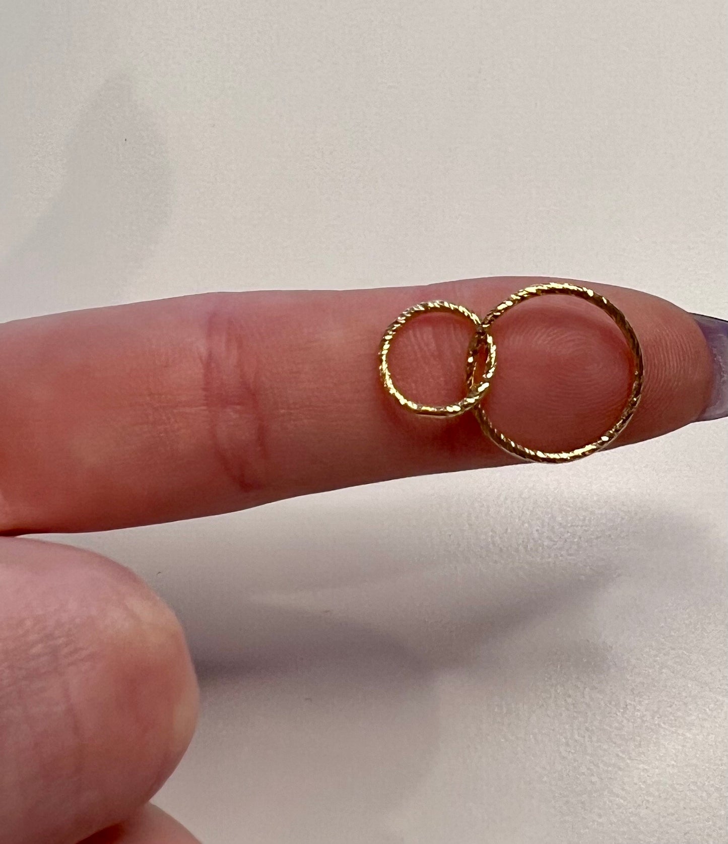 Intertwined Circle Connector