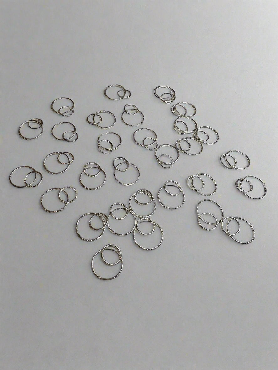 Intertwined Circle Connector