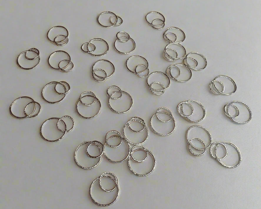Intertwined Circle Connector